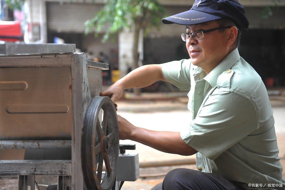 下岗工人终于熬到退休了