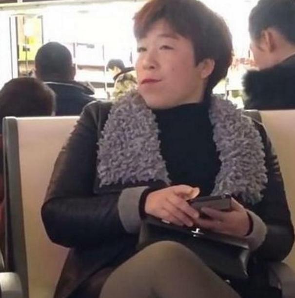 黄渤回应女版黄渤,候车室女版黄渤火了,黄渤喊话:视线转过来!