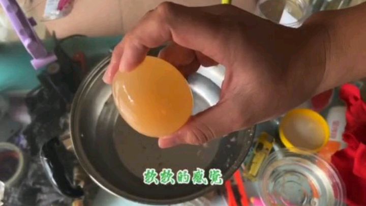 一个生鲜鸡蛋放进白醋浸泡三天就会变得Q弹软蛋