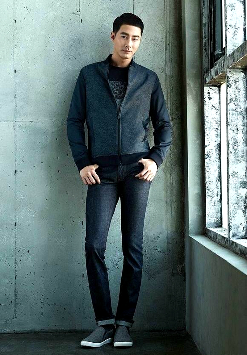 路人镜头下的韩国"欧巴"赵寅成,网友:还以为是路人大叔!