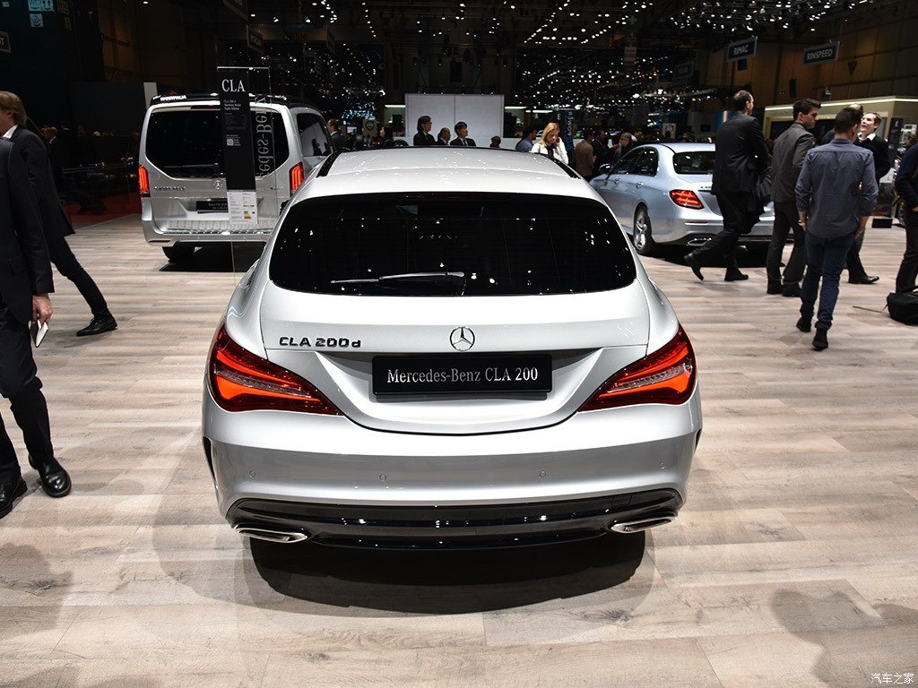 外观大气,尾部的设计很霸气,属于耐看型的.