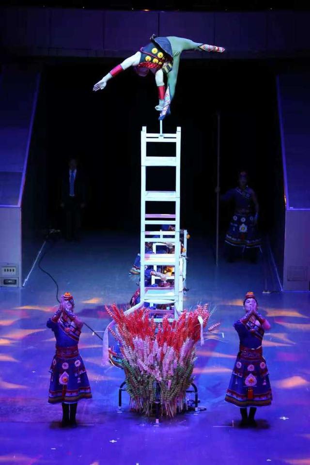 创造历史!德州杂技《高椅》问鼎国际杂技艺术节黄鹤金奖