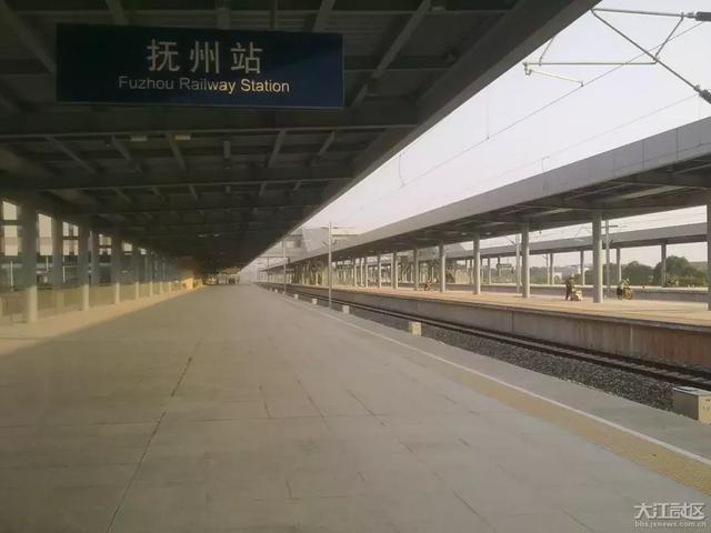 中国高铁向莆铁路抚州站(高铁旅行团)