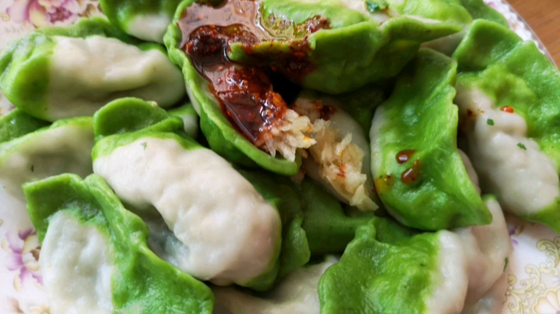 春天的野菜吃不完,用荠荠菜包饺子,美味无比