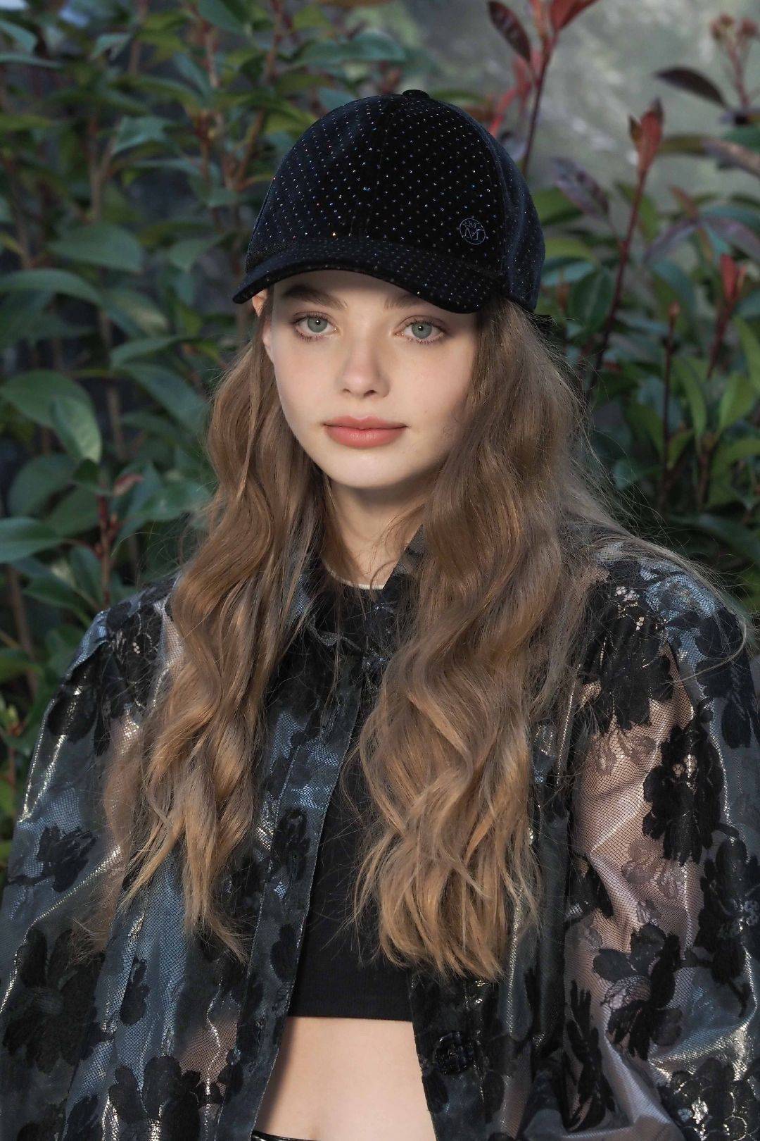 看kristine froseth 这天使脸和漫画腿,活像一个真人版芭比娃娃