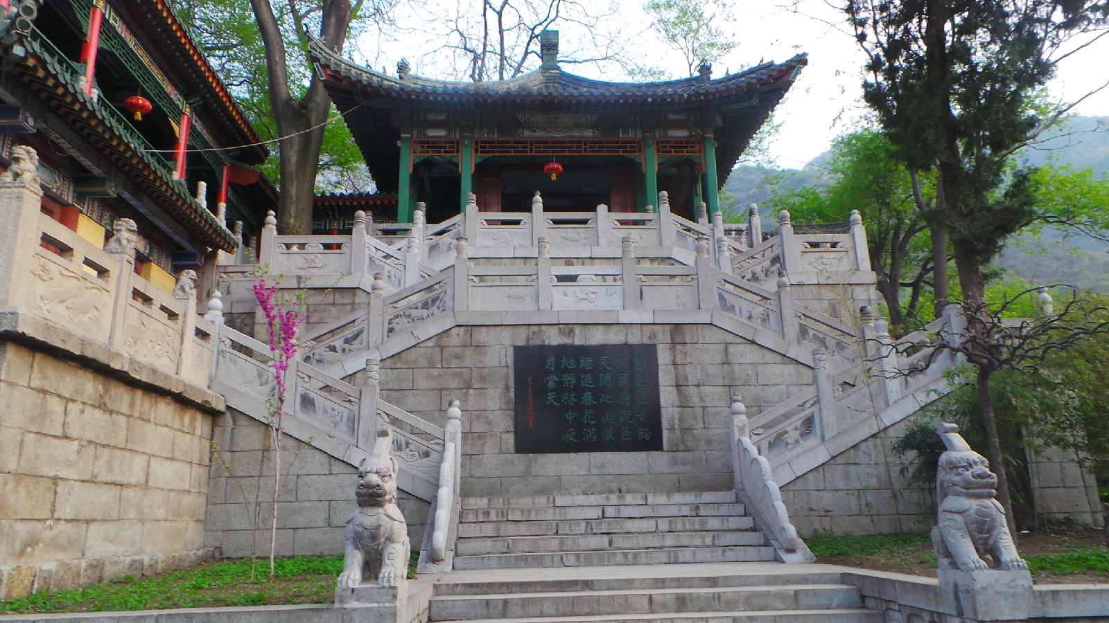 盘点香火旺盛的景点,从你所熟知的拉萨哲蚌寺,北京市