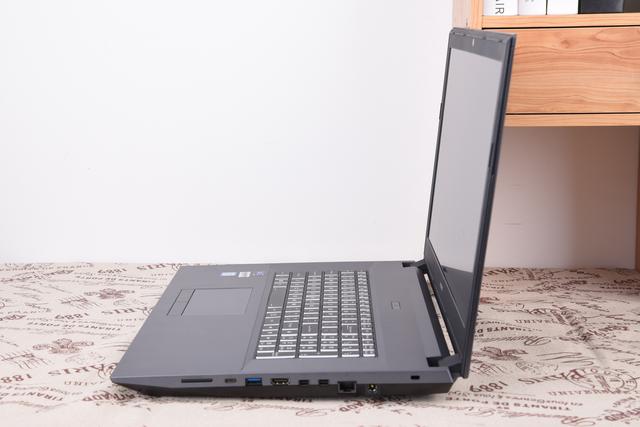 rtx 2060加持仅售8298元 神舟战神gx8游戏本开箱