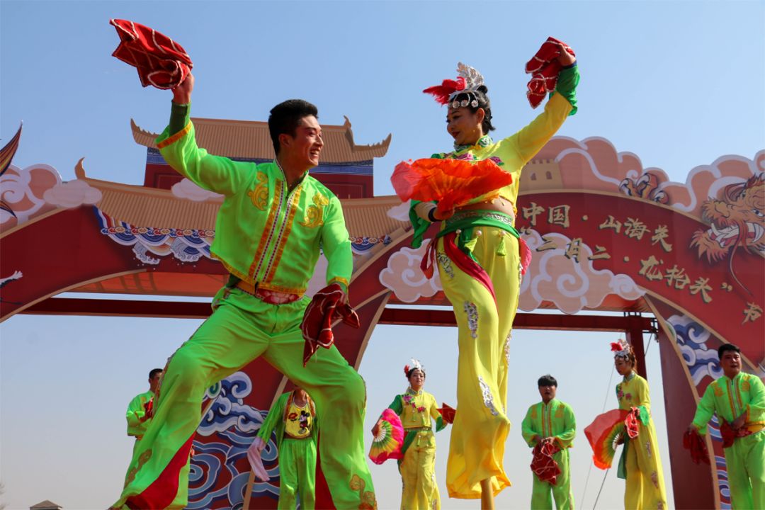 文化节目;感受"传统杂技""昌黎地秧歌""古彩戏法"等民间文化和技艺