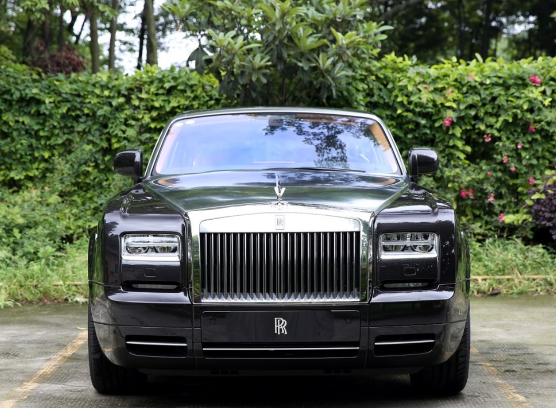 饱览劳斯莱斯幻影的外观之美,你会喜欢吗?