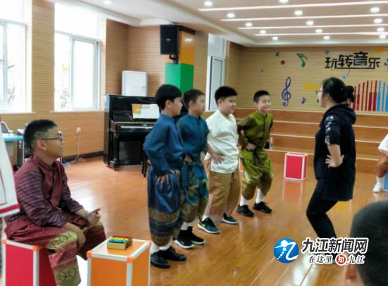 九江双语实验学校喜迎泰国三仓小学师生体验本土音乐课堂