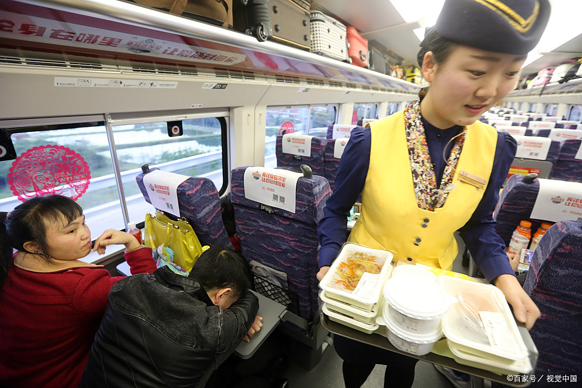 动车高铁上的盒饭,十五块的还是有就是要去餐车等,大家怎么看?