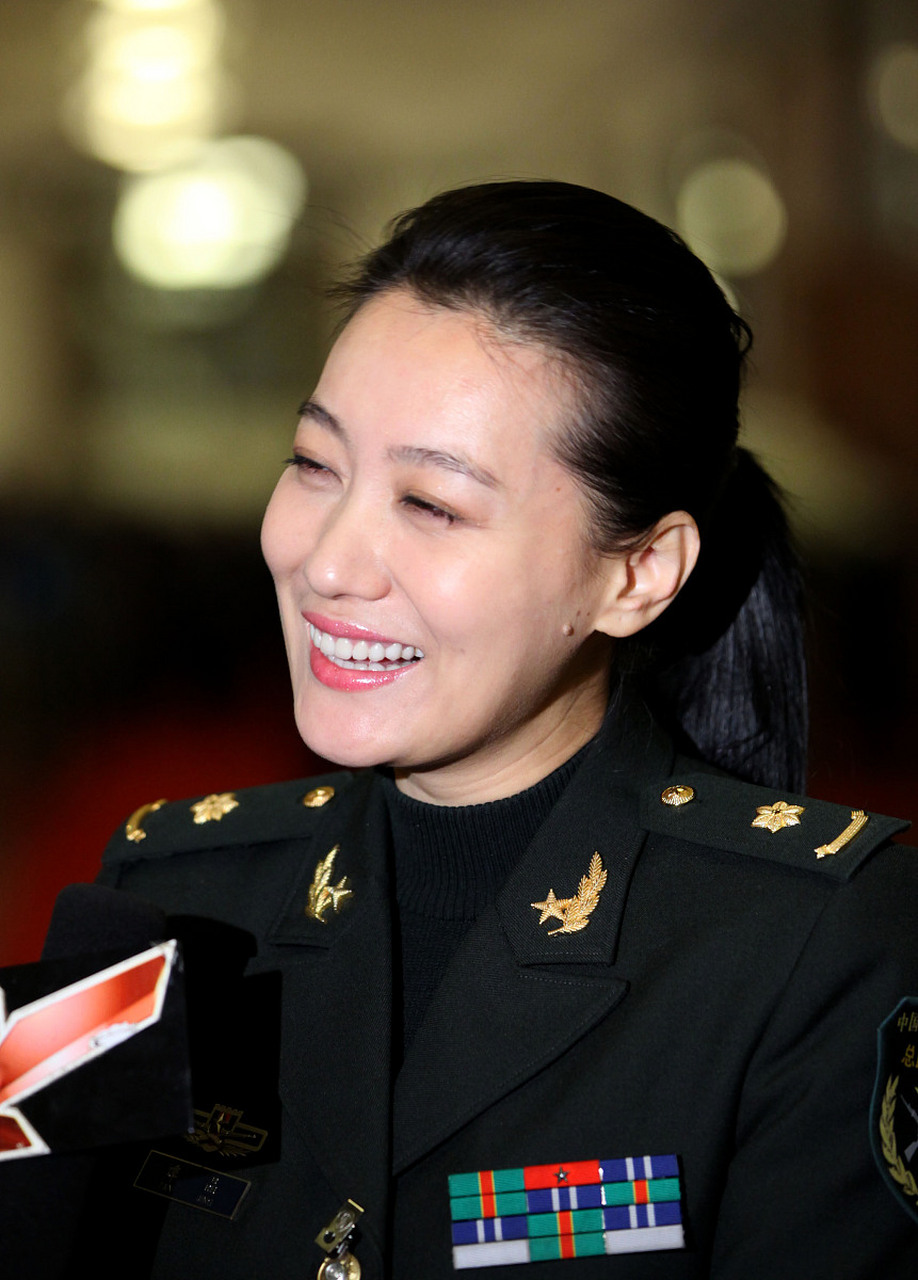 女歌手谭晶,小时候,家里很穷,虽然父母都是演员,收入也不高,有一次