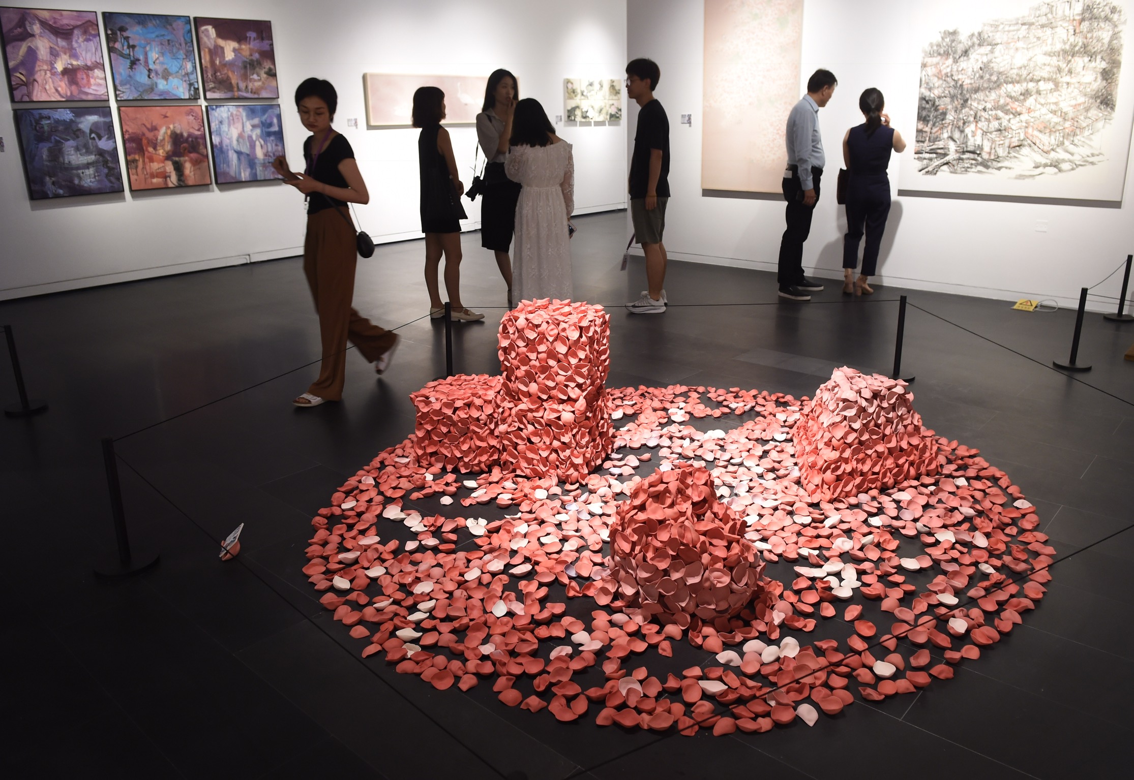 清华大学美术学院举办2018届本科生毕业作品展(1)