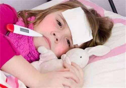 孩子发烧没超过这个数,别急着就医,父母做好几点,娃在家就能好