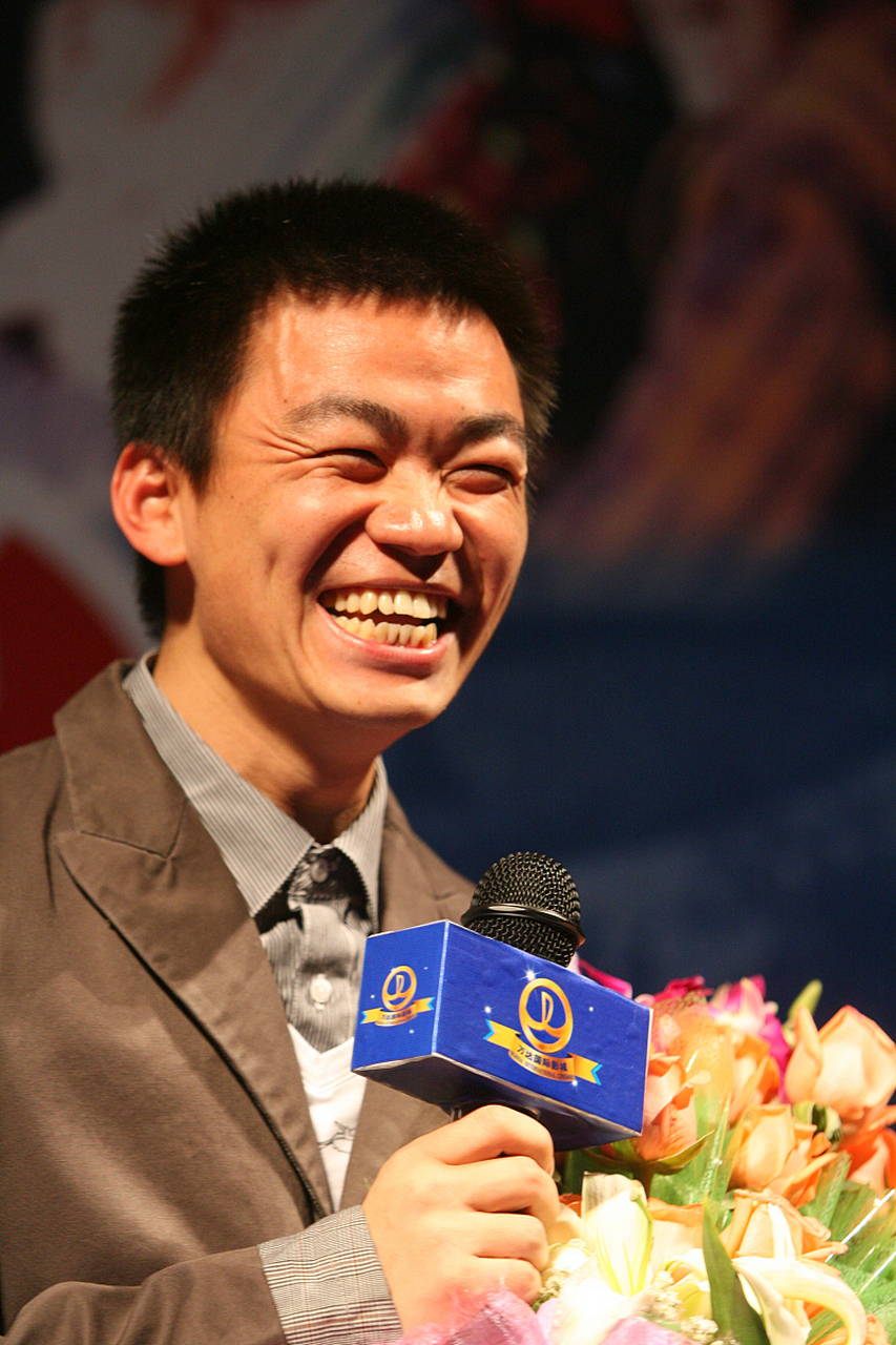 双倍偿还我的损失   宋喆,昔日王宝强的经纪人,因与王宝强的妻子马蓉