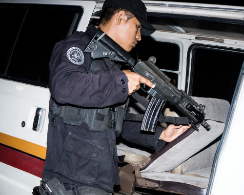 因此,在萨尔瓦多,警察一度没人愿意做,后来只