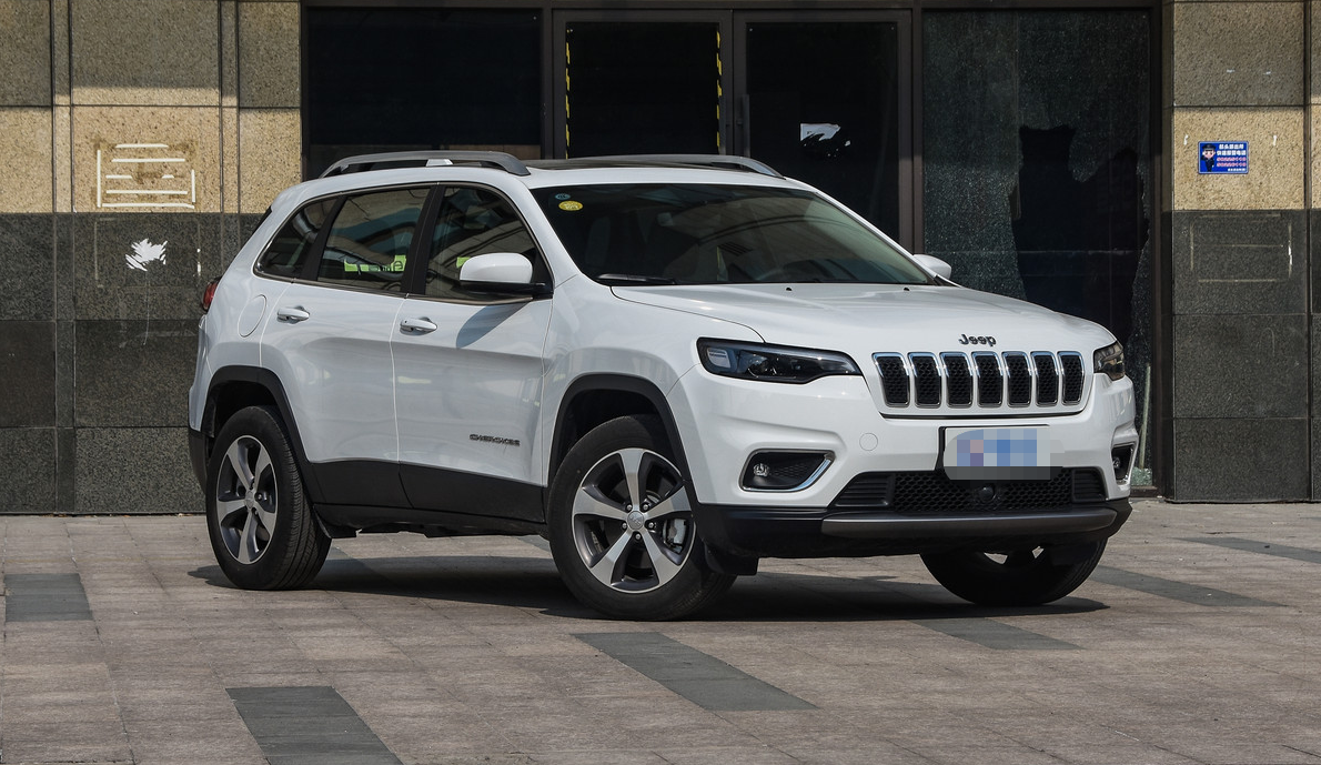 广汽菲克-自由光外观漂亮得没话说,简直就是无可挑剔的一款车