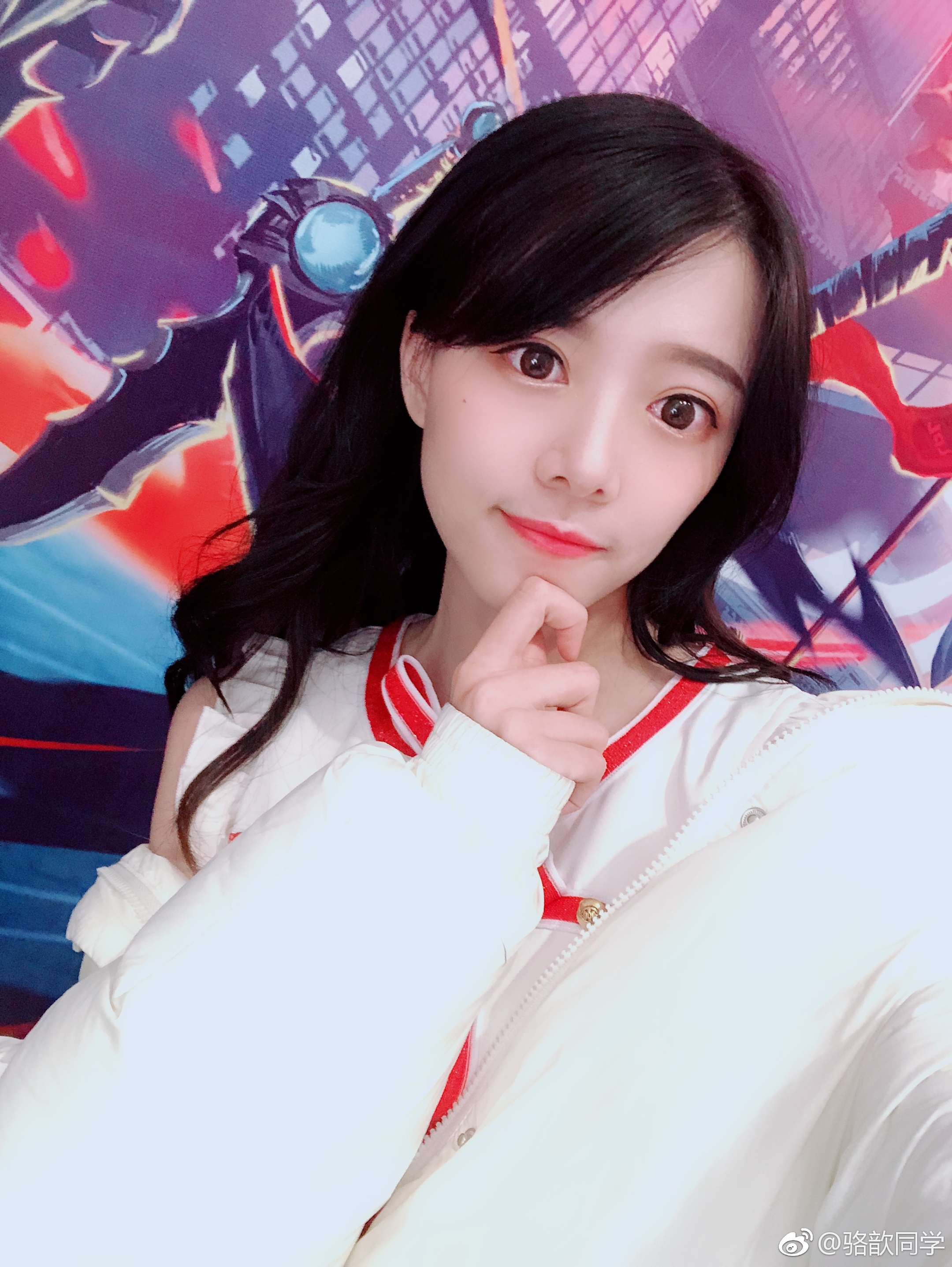 骆歆正式回归lpl,解说remember化身最强舔狗,网友:100个粉丝台