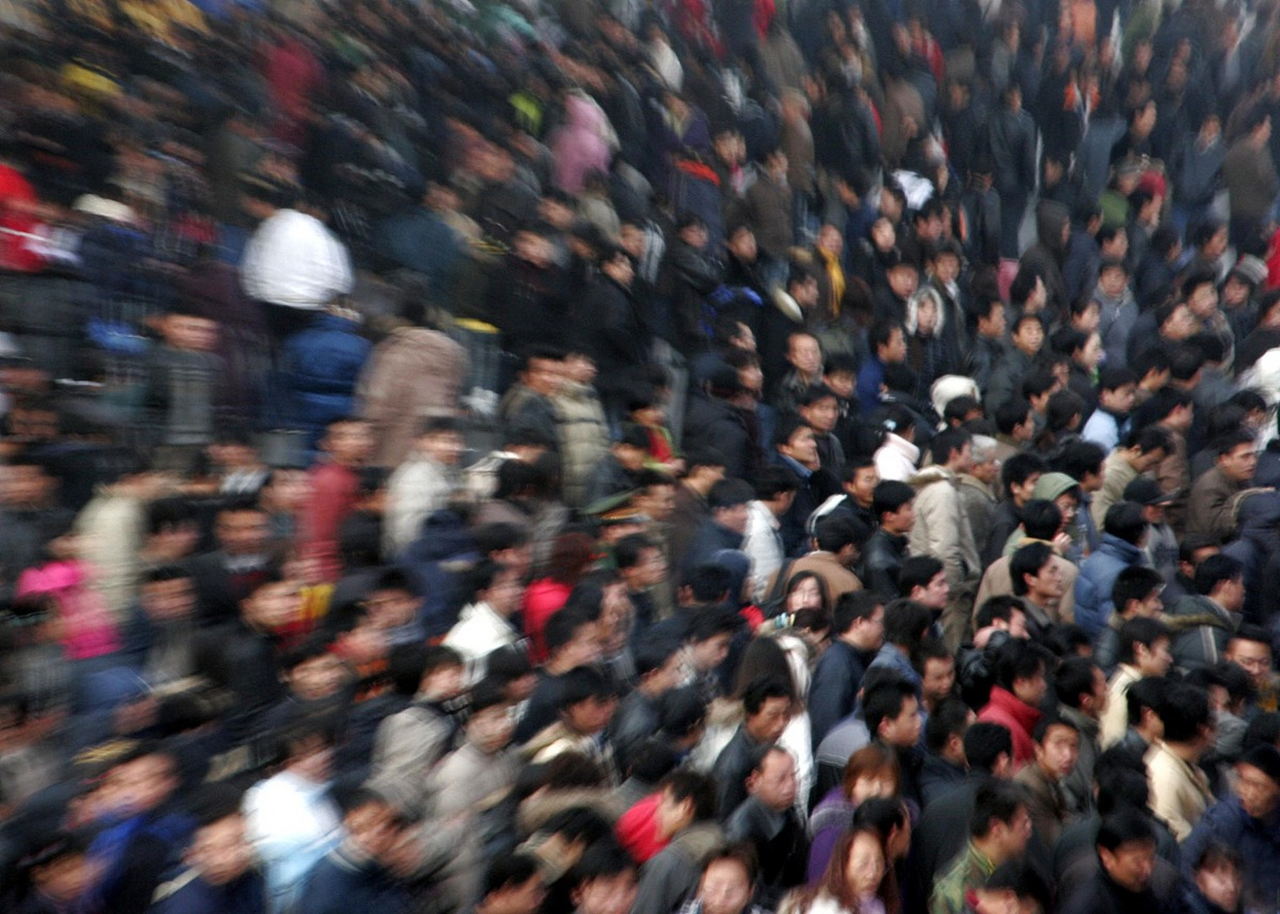 万人空巷,意思是家家户户的人都从巷子里面出来了,多用来形容庆祝