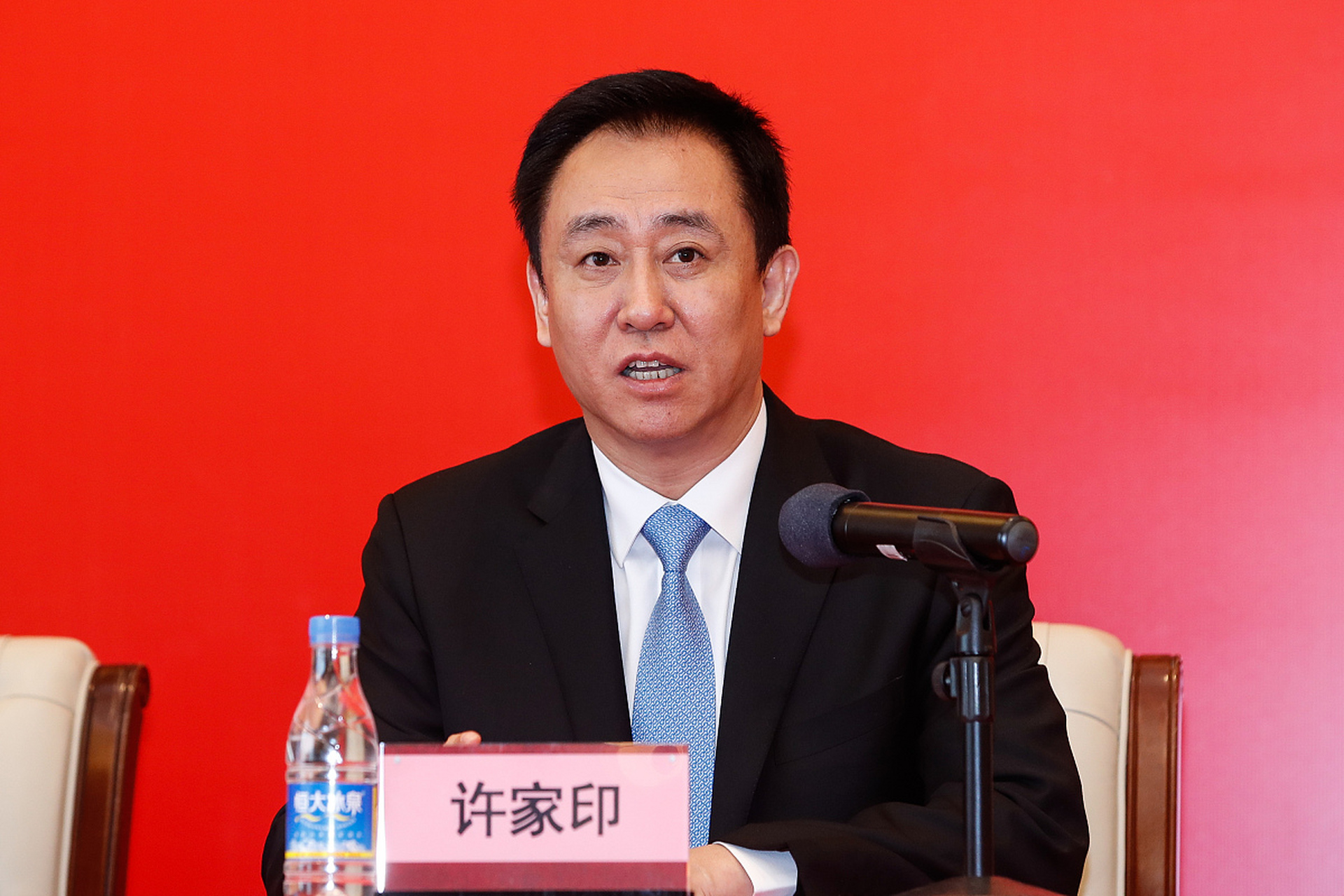 我倒,负债这么高,万亿富翁变万亿负翁,一字之差