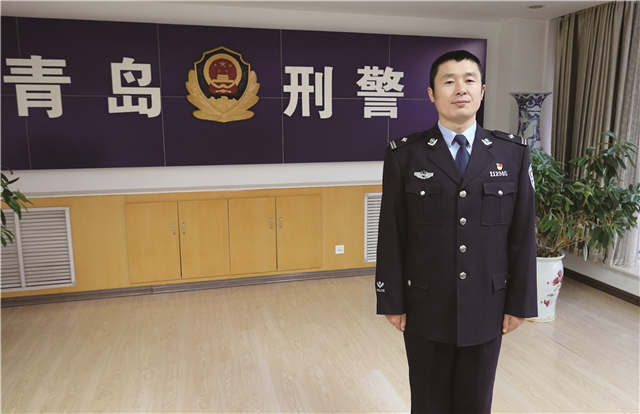 民警李朝晨:捕捉眼神擒凶顽 精准全面"活地图"