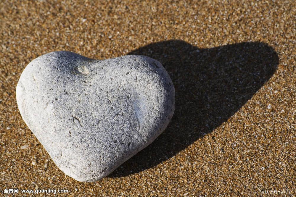 心理测试:4块心形石头,你喜欢哪块?测你下半个月有什么幸运事
