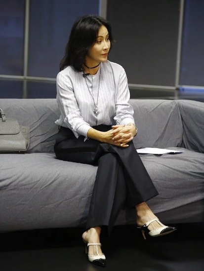 明星跷二郎腿:刘嘉玲霸气,林心如可爱,杨颖乖巧,她最特别!