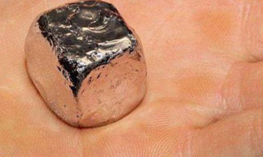 世界上最贵的石头一克价值两亿,看见一定要捡起来