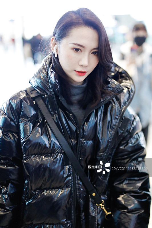 2018年12月24日,上海,snh48陆婷现身机场.