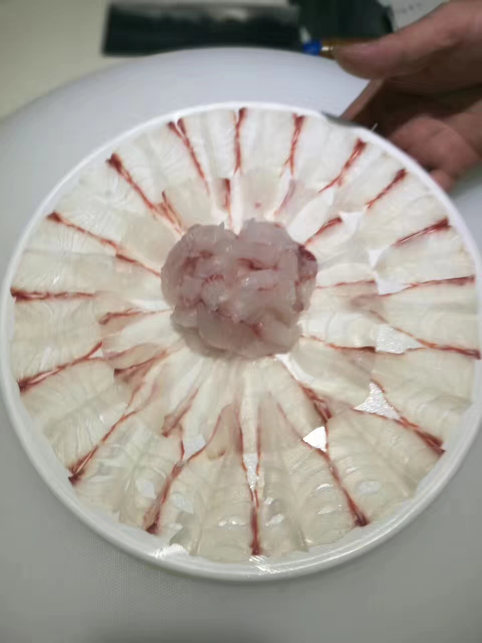 实拍广西横县特色美食"横县鱼生",没想到生鱼片还可以做成这样