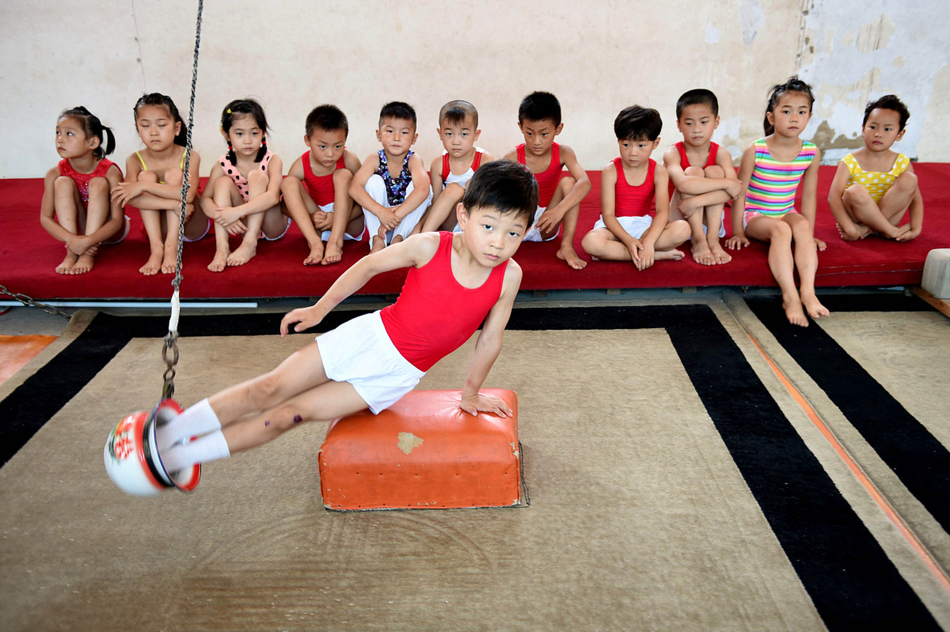 小学生练腹肌动作图片图片