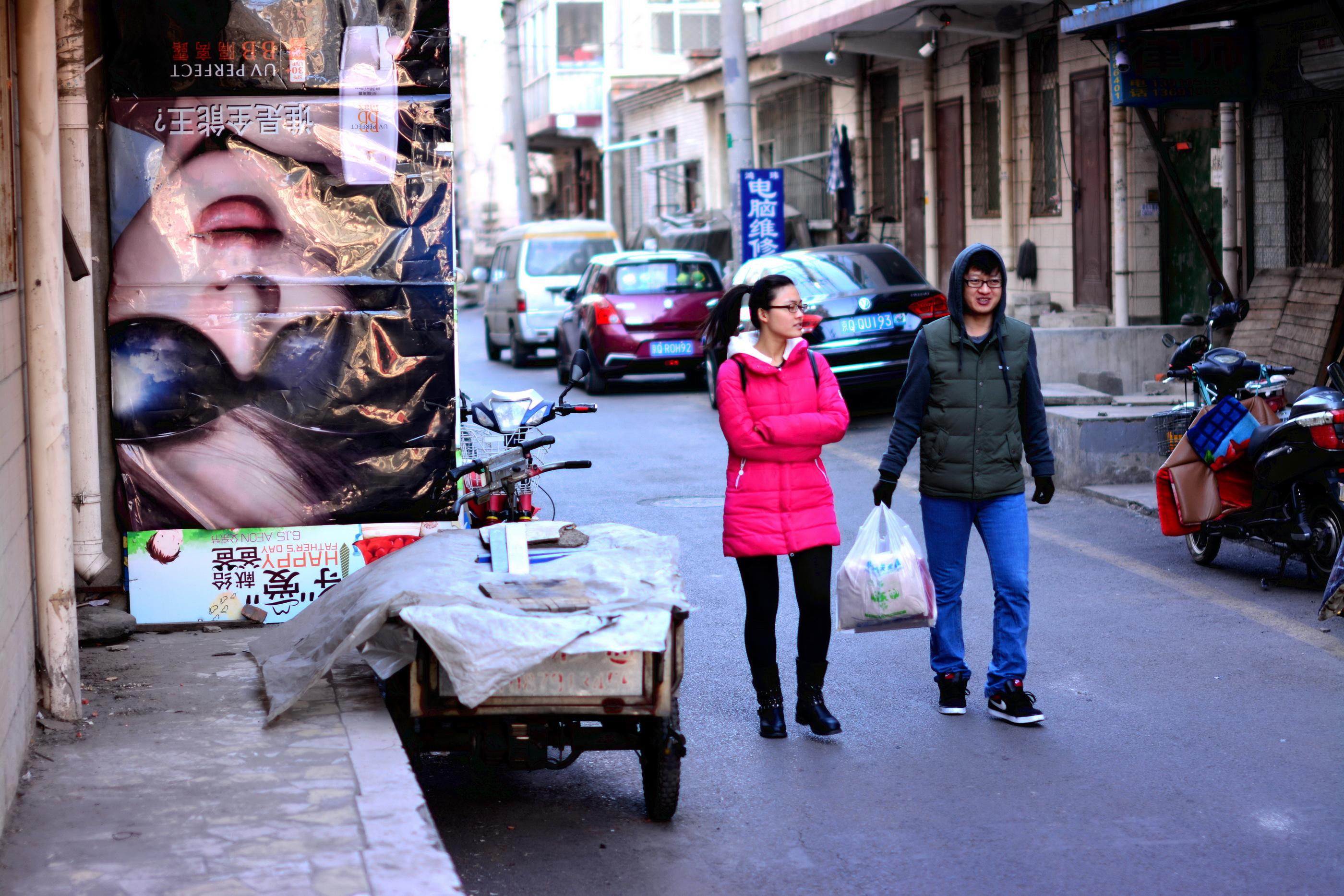 北漂女孩:最穷时1袋方便面分2天吃住地下室,不回家省钱给爸妈