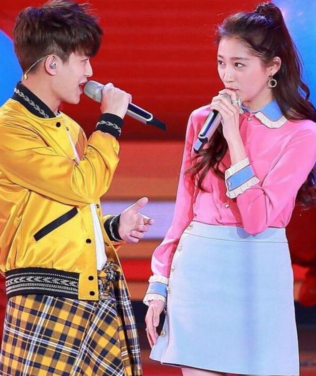 北京卫视春晚:关晓彤牵手任嘉伦甜蜜对唱,网友直呼期待!