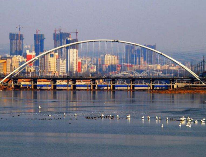 明朝时漯河已是繁华的水陆交通要道,商埠重镇.