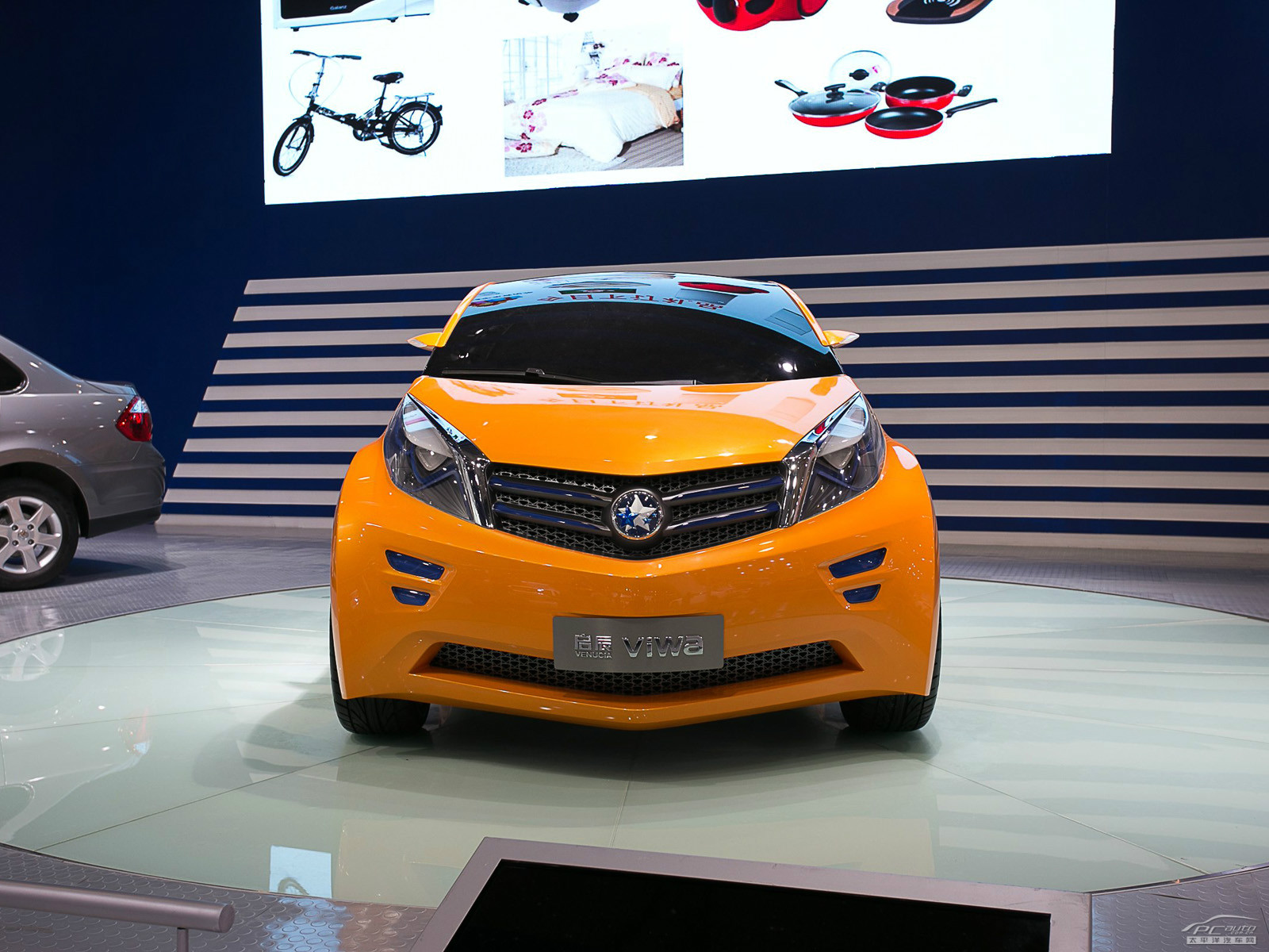 从图片上看这款启辰viwa,这款车有着流畅的线条,大气的外观,很适合