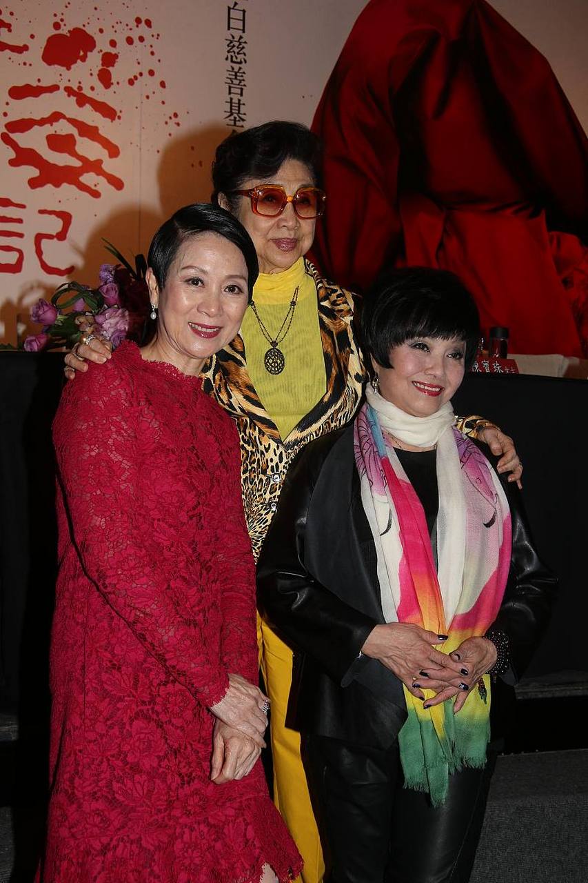 "美容教母"郑明明以77岁的容颜引发争议.