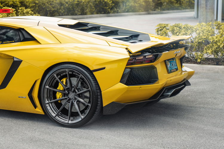 兰博基尼大黄蜂欣赏,每一张都可以作为壁纸使用!