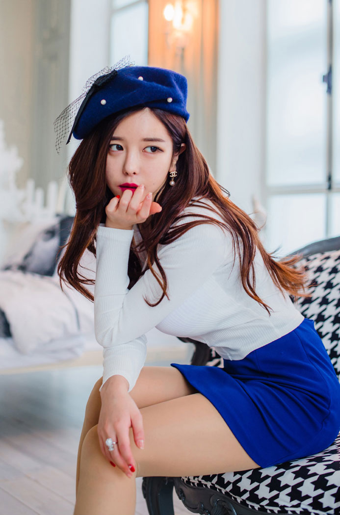 时尚穿搭美图系列:尹素婉深蓝短裙一