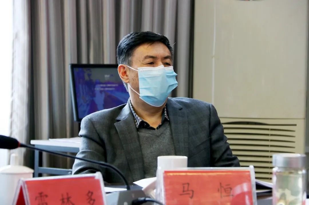 袁尚勇在丹寨县委中心学习研讨会上强调:坚持一手抓疫情防控,一手抓