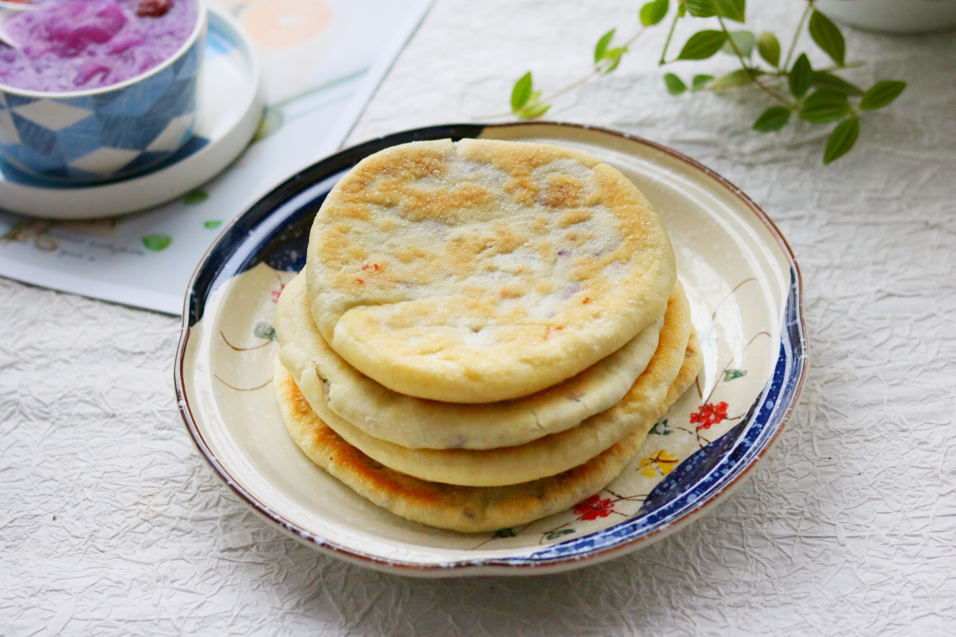 烙面饼这么做,不用热水也不用烫面,皮薄馅多凉了也不硬