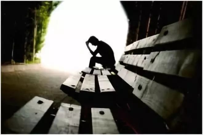 网调:近三成青年有抑郁风险 每天都是笑嘻嘻的人背后有多孤独?