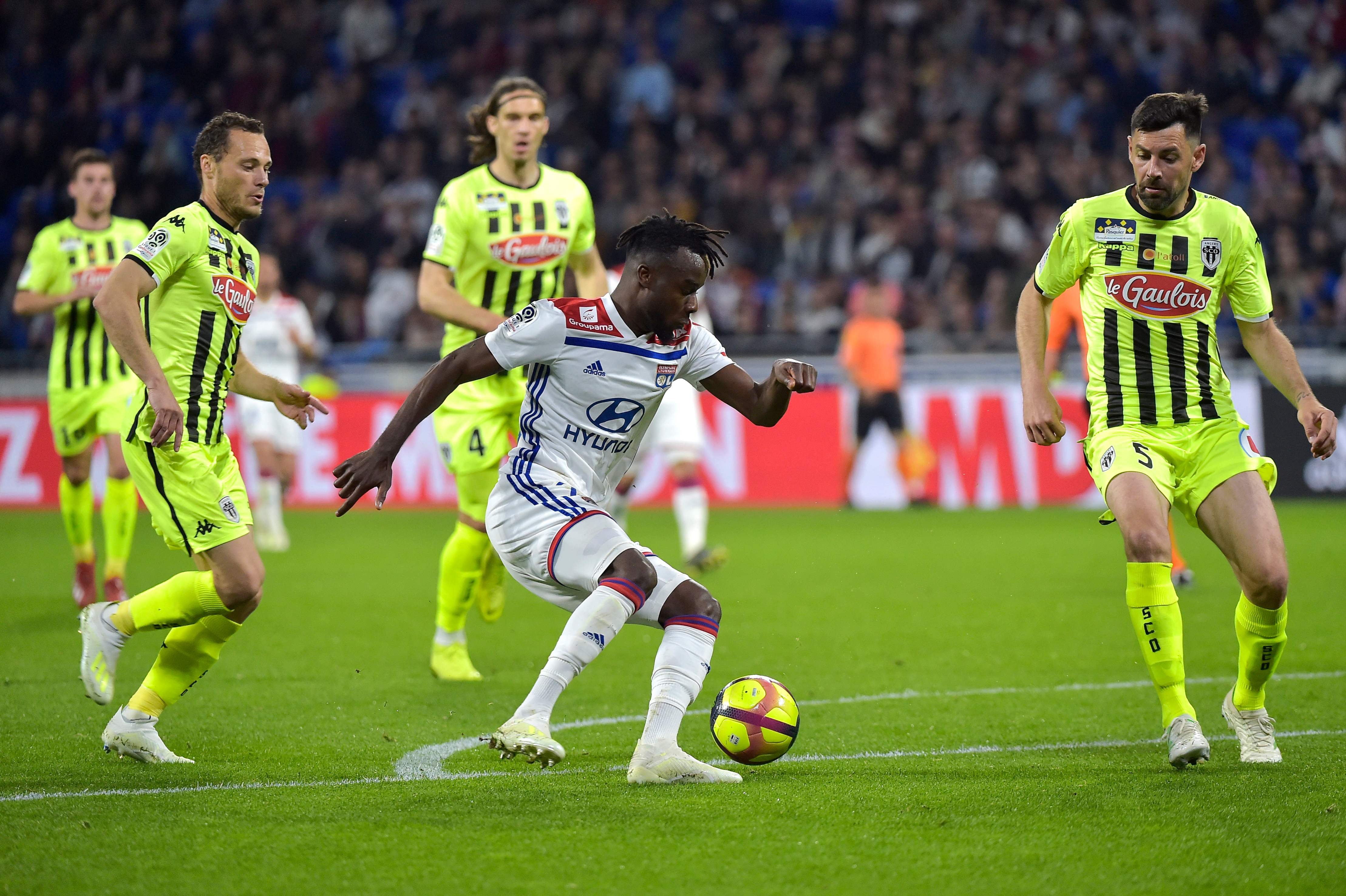 足球——法甲联赛:里昂胜昂热(2)