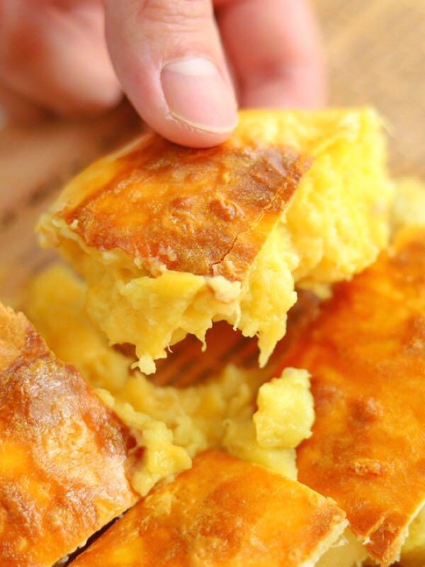 会爆浆的芝士榴莲饼做法简单~自己做的料足!