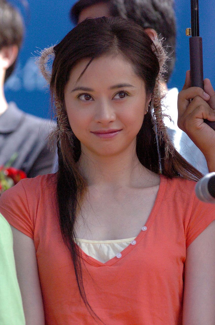 这位美女明星曾经是体操运动员,参演tvb版《笑傲江湖