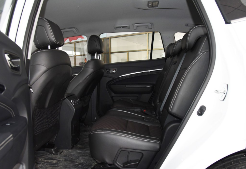 力帆x80出色的外观设计,温馨的内饰,给人一种沉稳又不失锐气