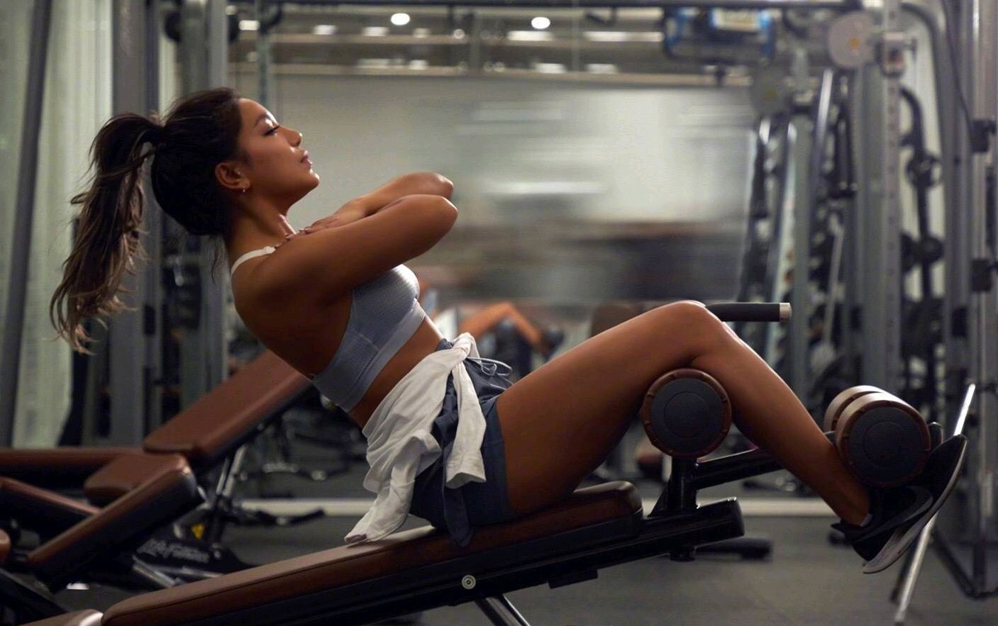 江映蓉晒健身照,古铜色的肤色,美丽的线条,超级好看!很有魅力!