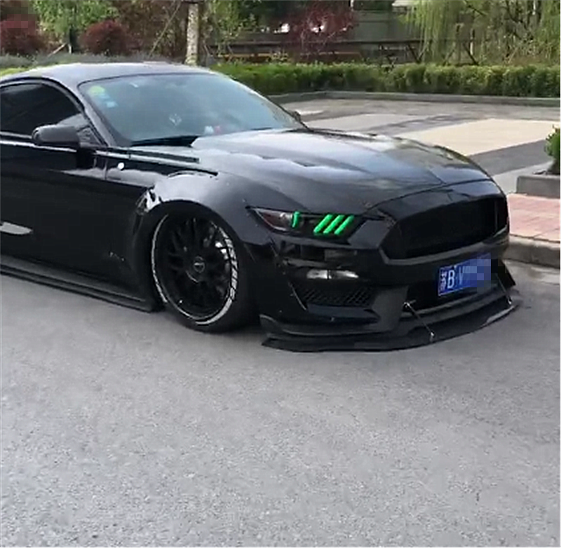 "黑武士版"福特野马,配空气悬架,前铲近乎贴地,亮点是大灯