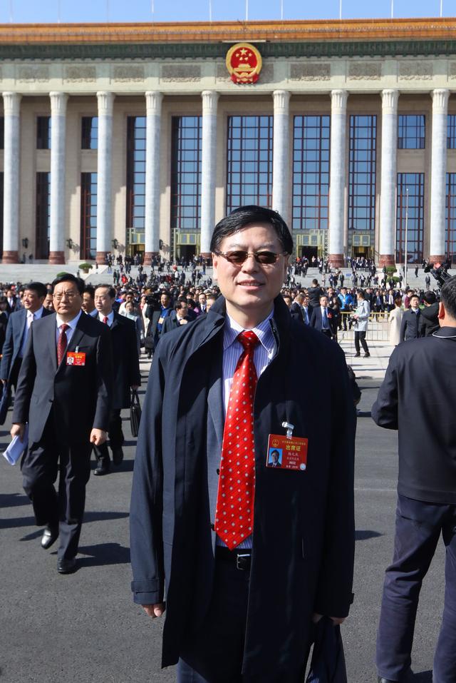 全国人大代表杨元庆:推动数字经济 释放效率红利