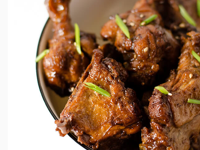 鲁式官府菜红烧鸭腿,色泽红润,开胃下饭