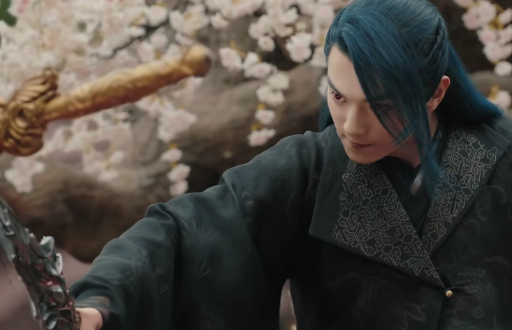 厉尘澜入魔解锁新造型,是全剧最有气质的造型,入魔后连招摇都打